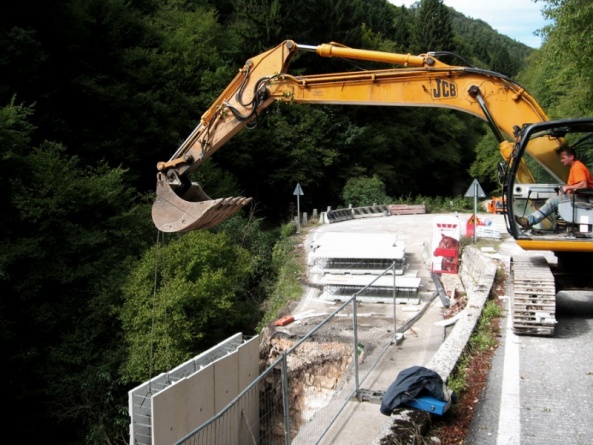 Manutenzione al corso stradale ed ai relativi manufatti per gli anni 2012, 2013, 2014