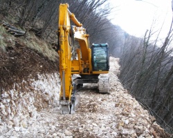 Realizzazione, risanamento e consolidamento stradale forestali e sentieri